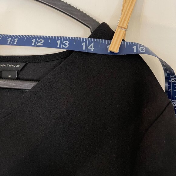 Ann Taylor M Black V‑Neck Boxy Shirt Dress – Modern Tailored Fit - Picture 7 of 10